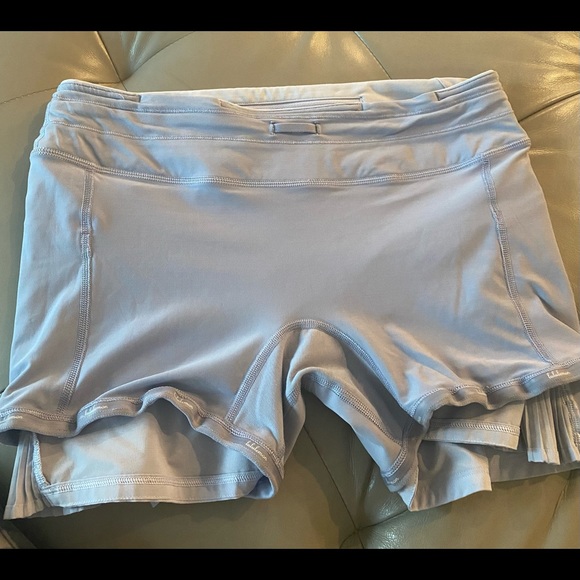 Lululemon Skirt . Lilac size 6. Used , good condition . No holes , no tears . - Picture 4 of 6